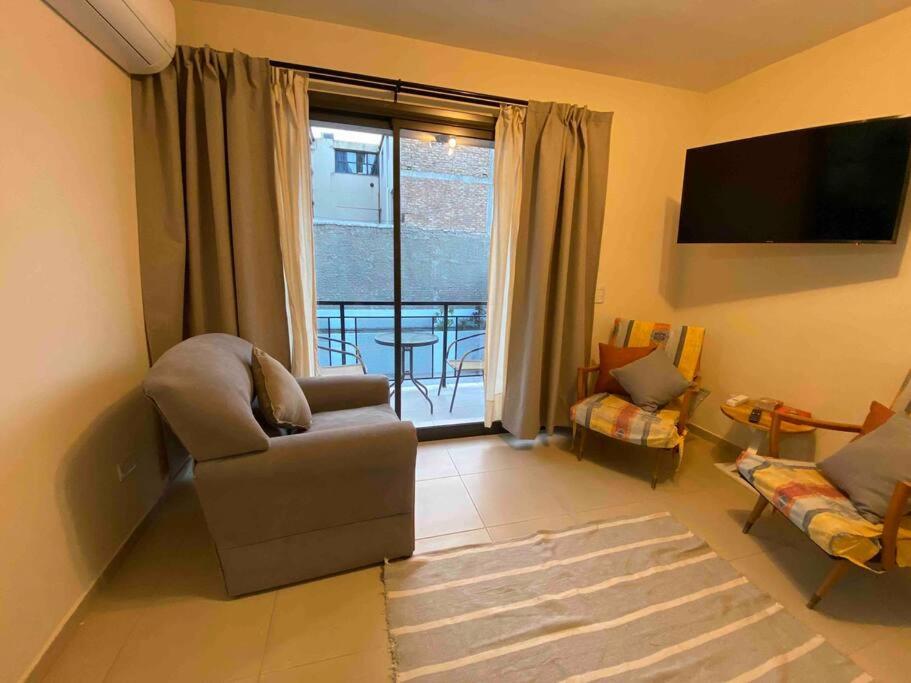 Moderno y nuevo apartamento con cochera en el centro