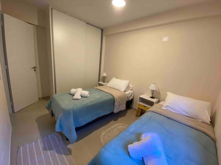 Moderno y nuevo apartamento con cochera en el centro