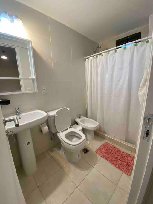 Moderno y nuevo apartamento con cochera en el centro