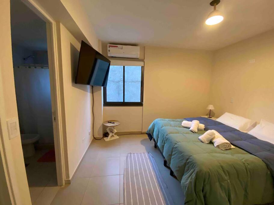 Moderno y nuevo apartamento con cochera en el centro