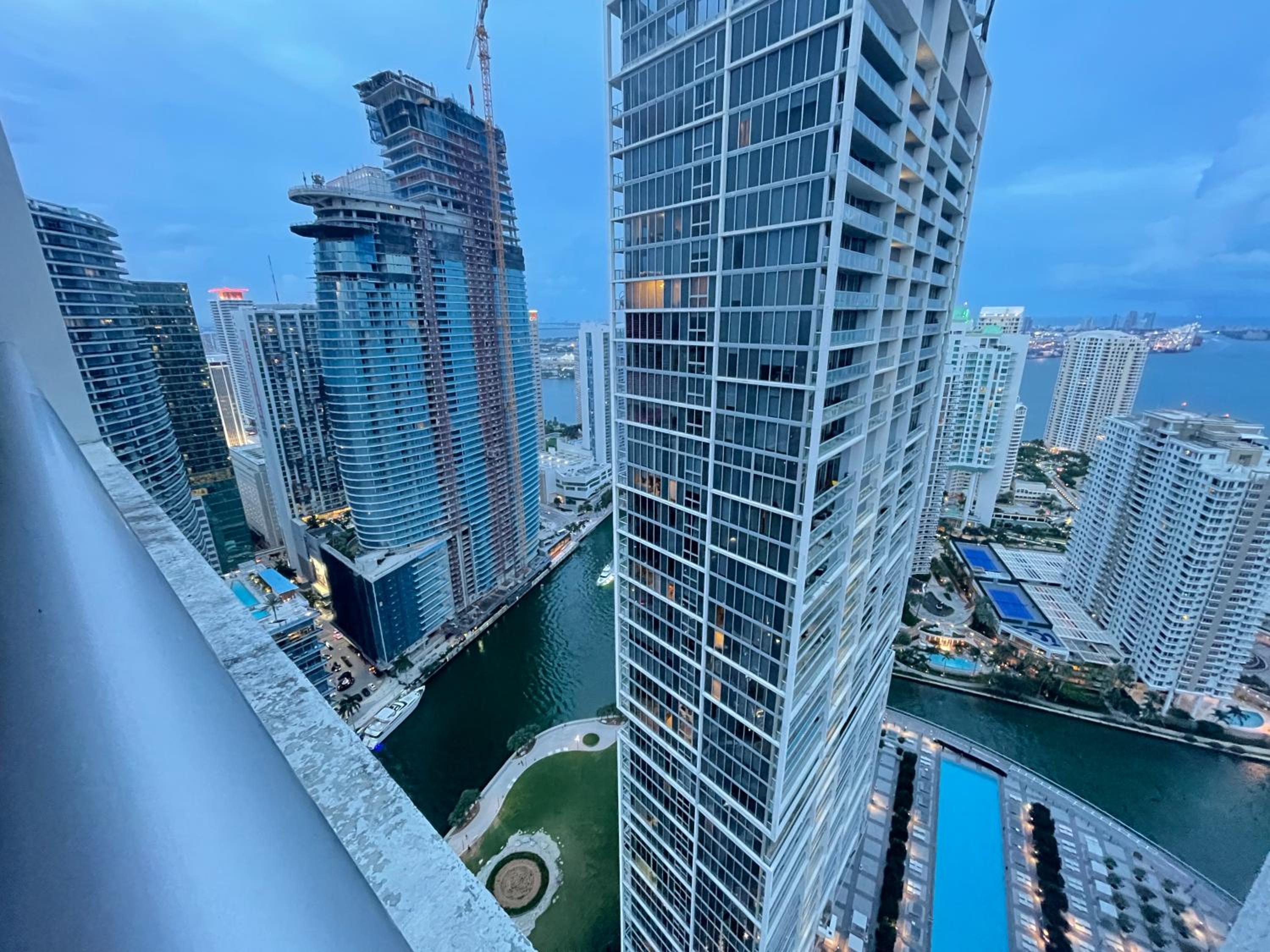 Sun&Sea IconBrickell Unit