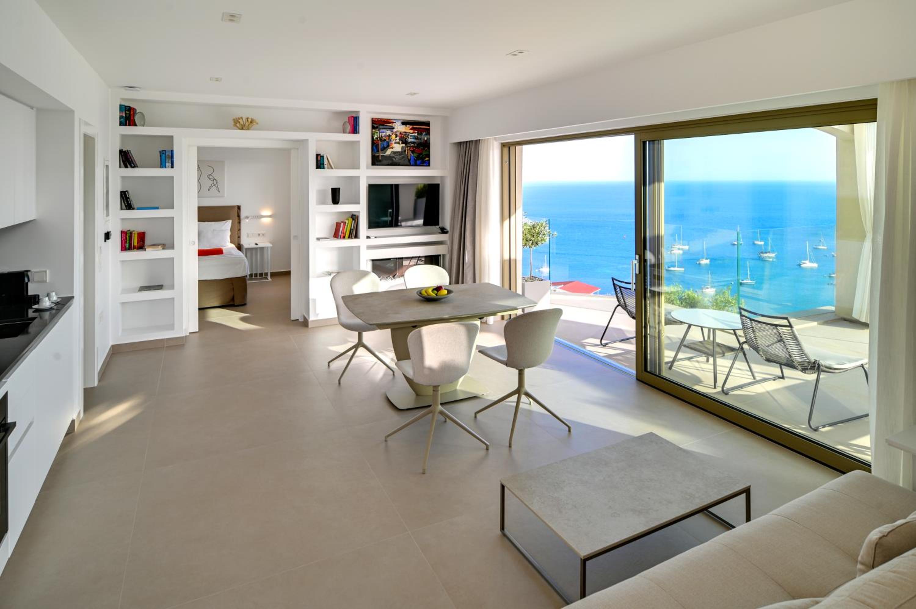 LIVINGHOME SUITES photo 5