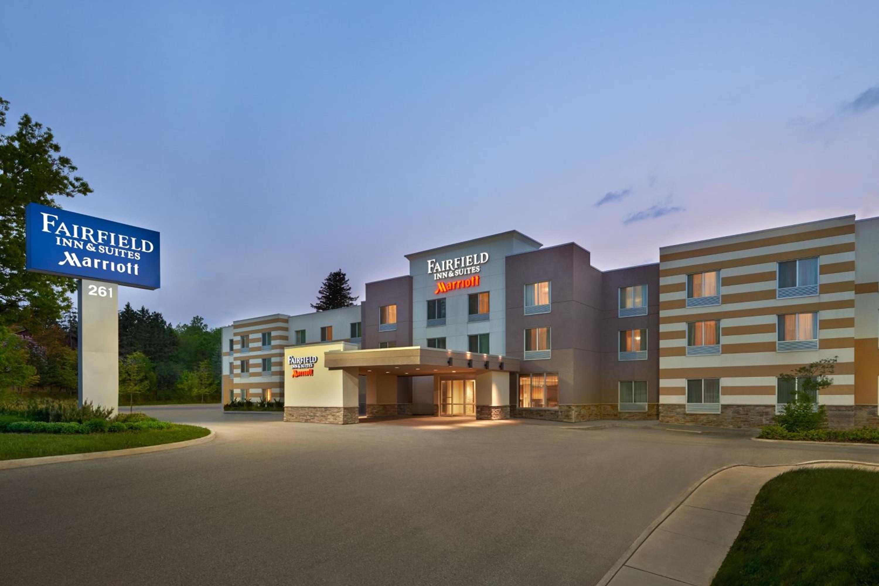 Barrie Vacations - Fairfield Inn  Suites by Marriott Barrie - Property Image 1