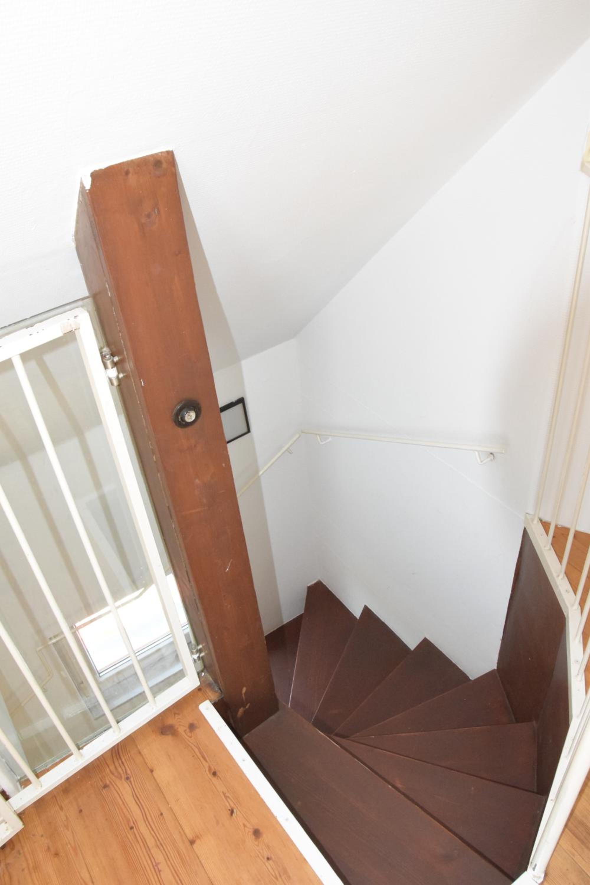 Central-Vintage Villa with free Parking and 5min walk to Metro