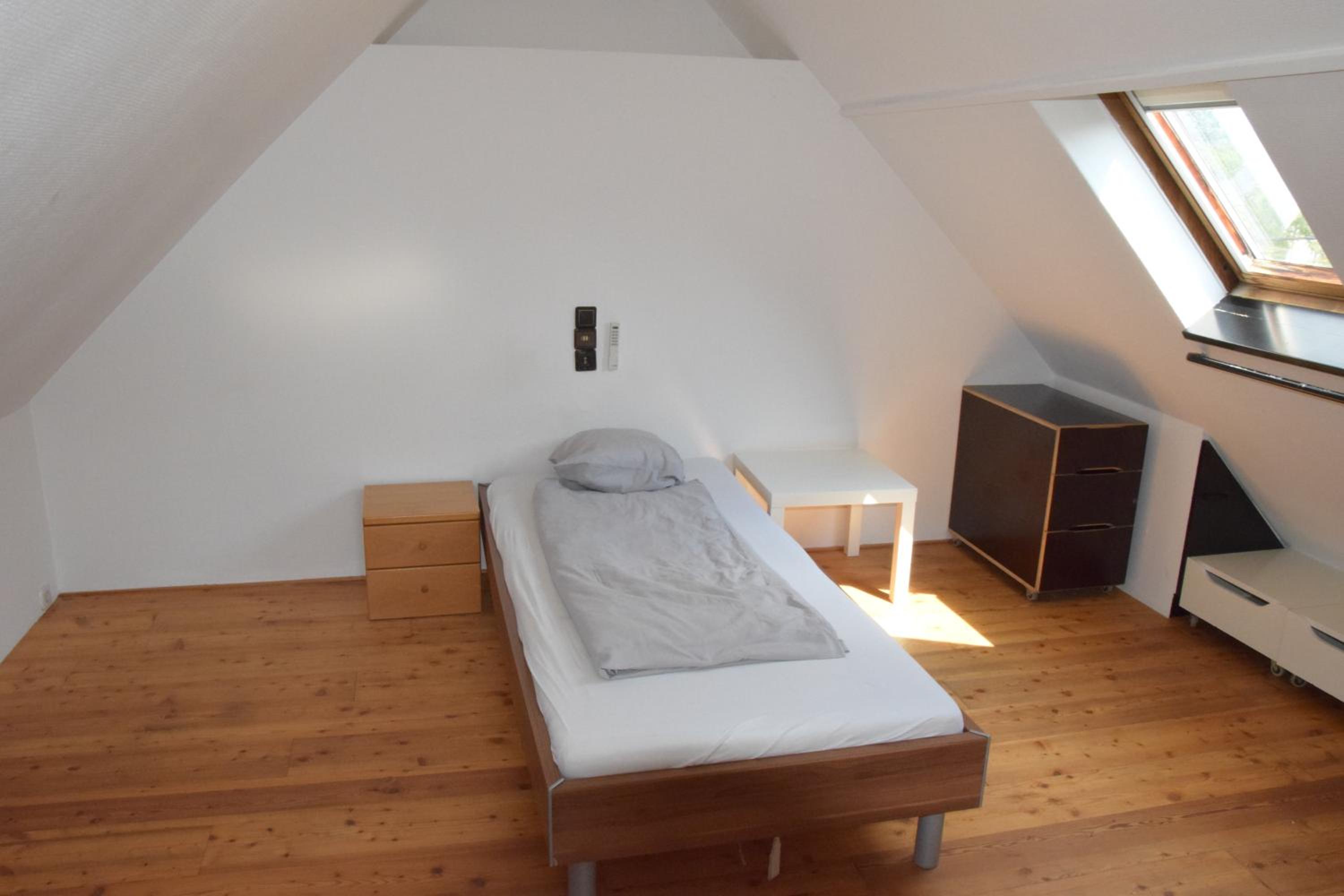 Central-Vintage Villa with free Parking and 5min walk to Metro