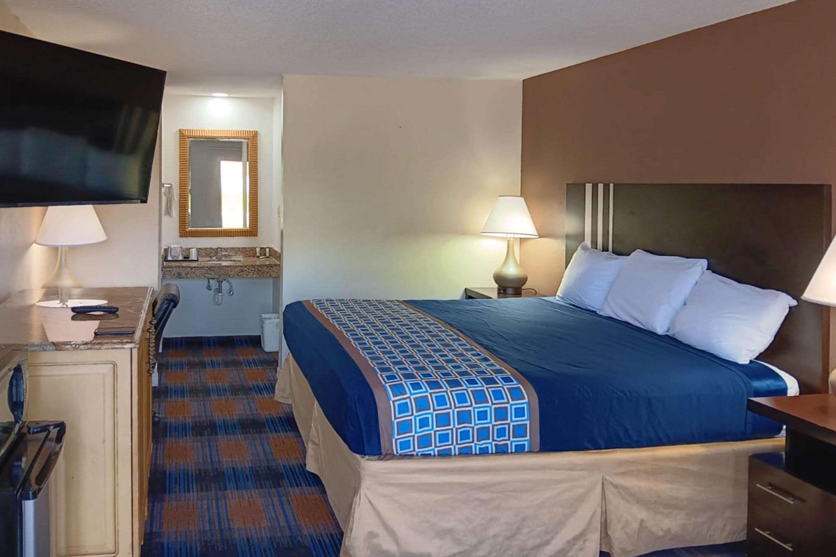 Lake City Vacations - Rodeway Inn Lake City I-75 - Property Image 12