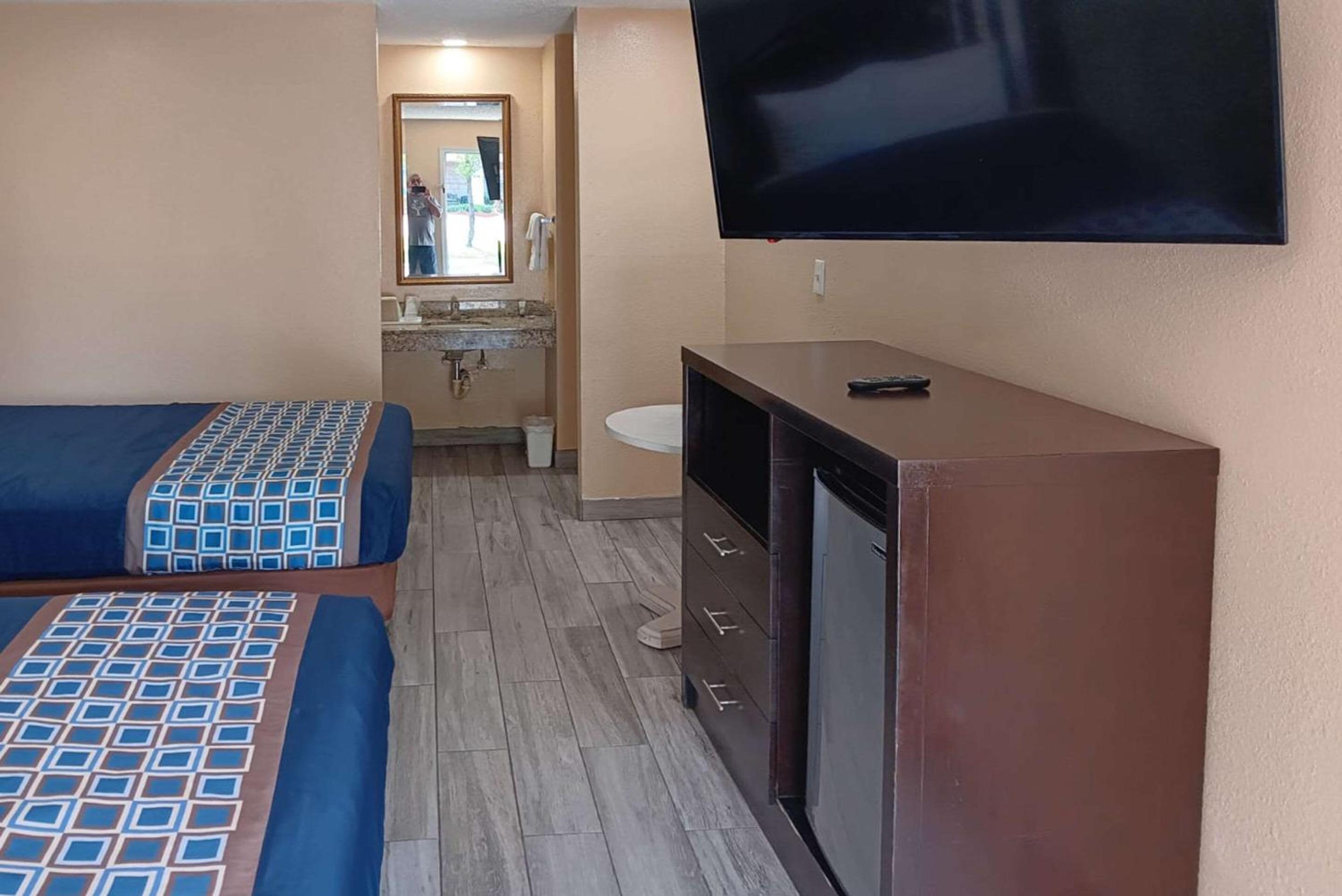 Lake City Vacations - Rodeway Inn Lake City I-75 - Property Image 9