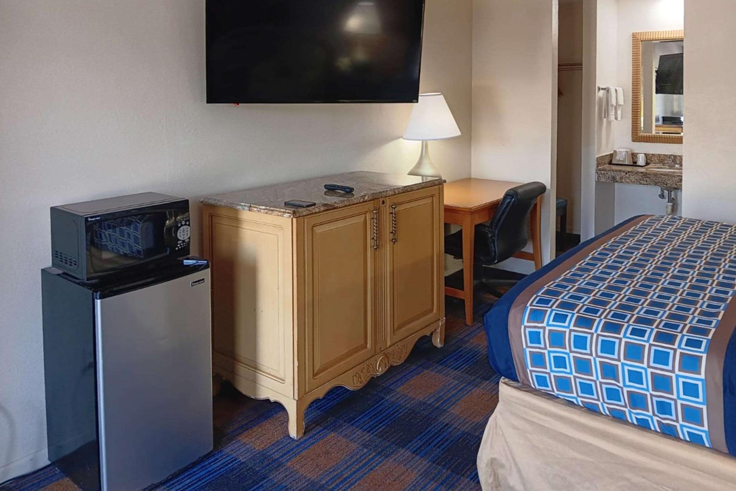 Lake City Vacations - Rodeway Inn Lake City I-75 - Property Image 11