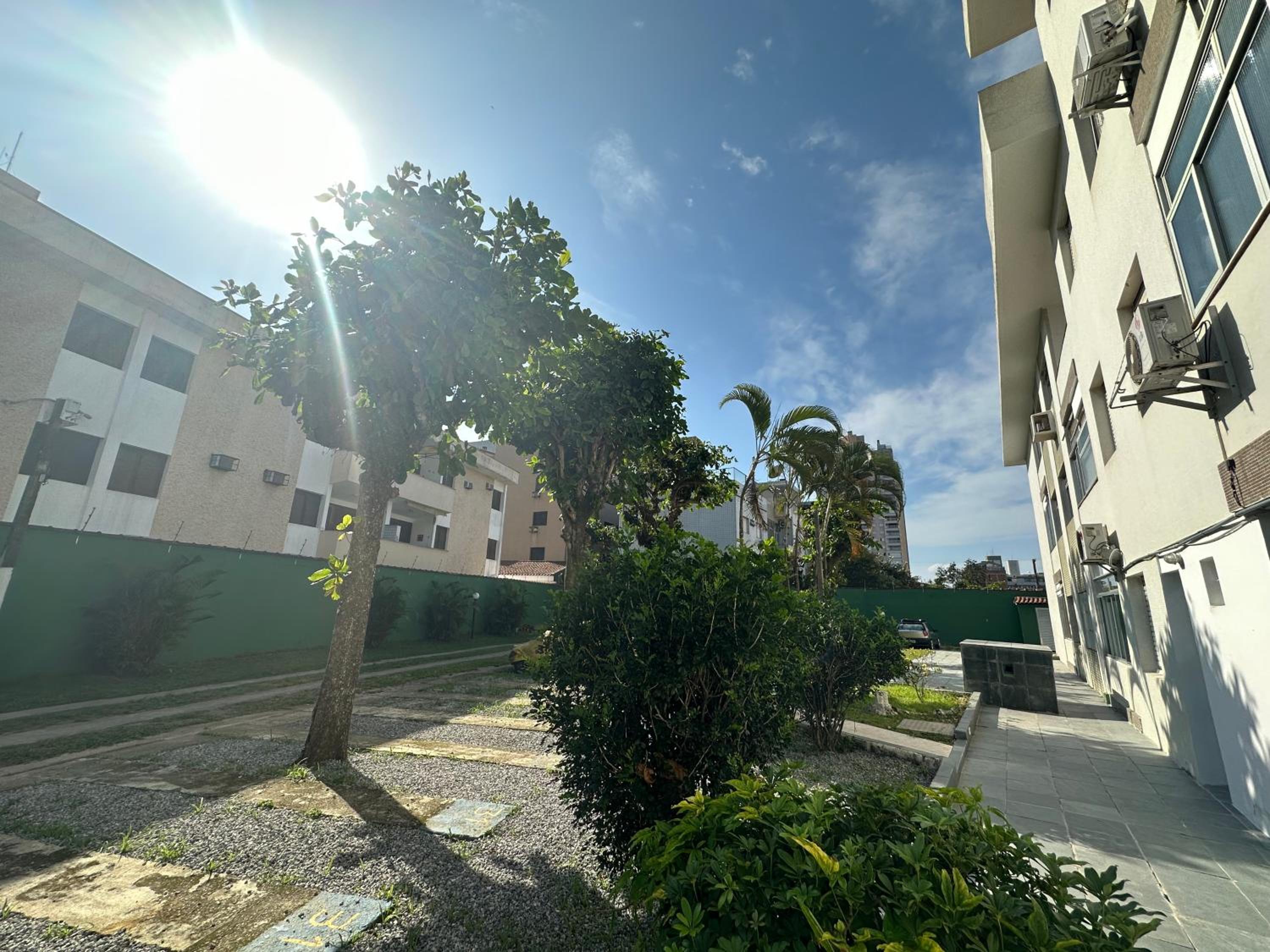 Apartamento uma quadra do mar- Praia da Enseada - melhor do Guarujá