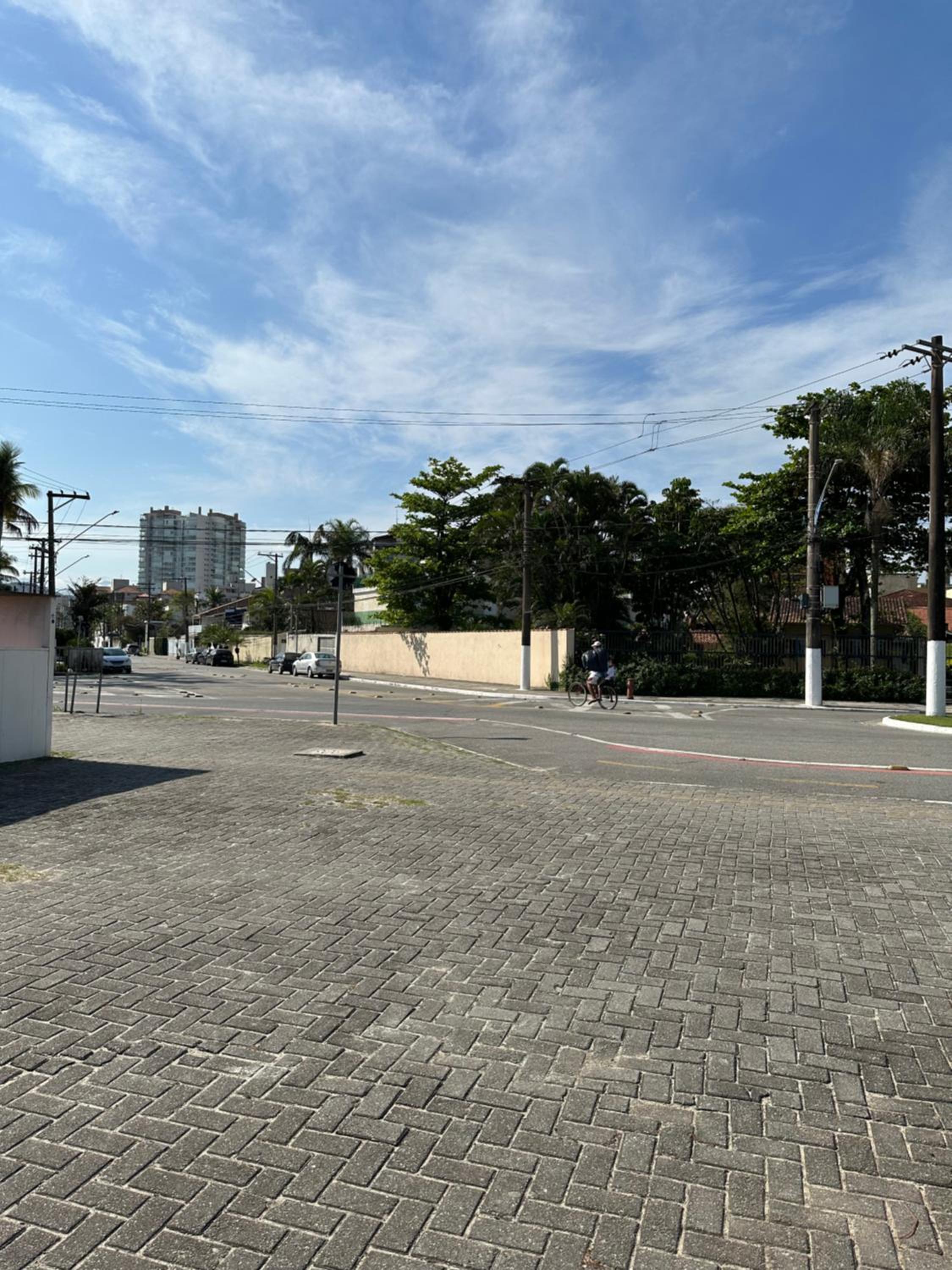 Apartamento uma quadra do mar- Praia da Enseada - melhor do Guarujá