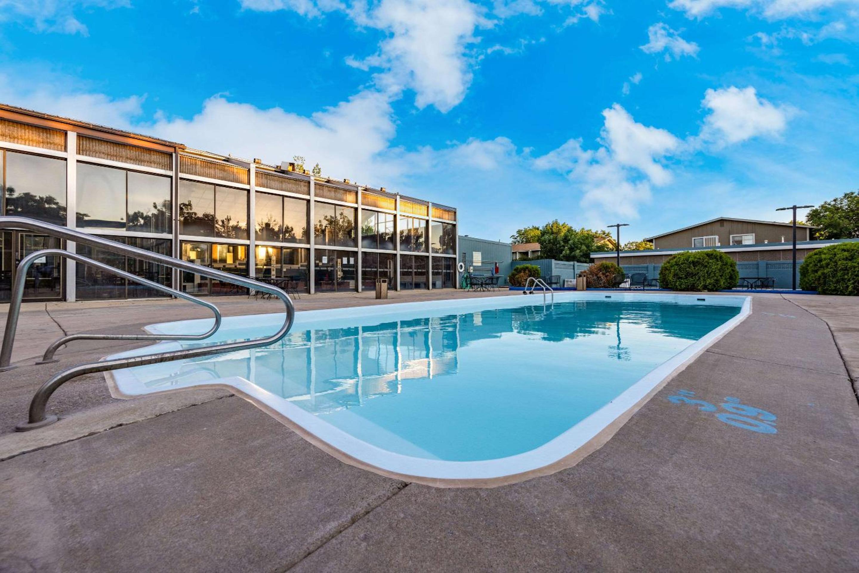 Canon City Vacations - Suburban Studios Canon City - Property Image 3