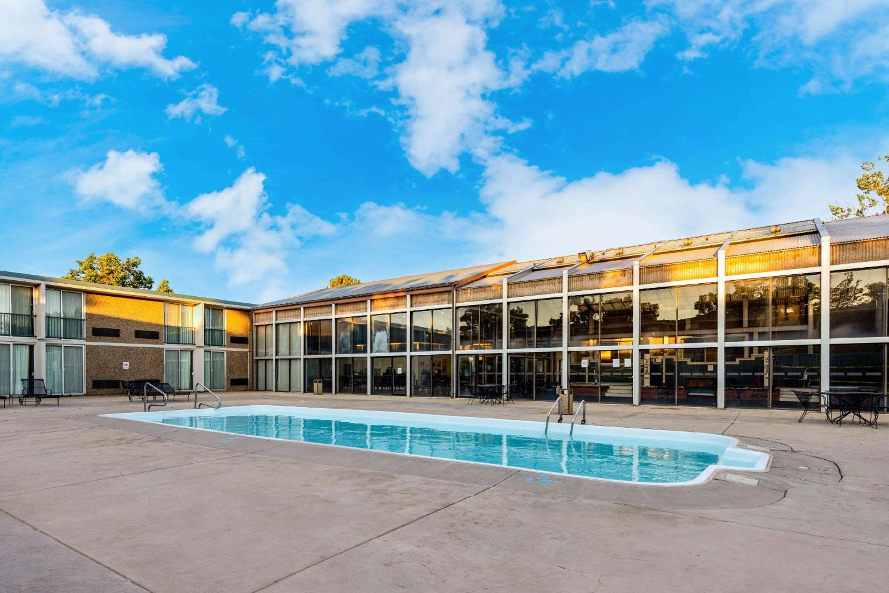 Canon City Vacations - Suburban Studios Canon City - Property Image 4
