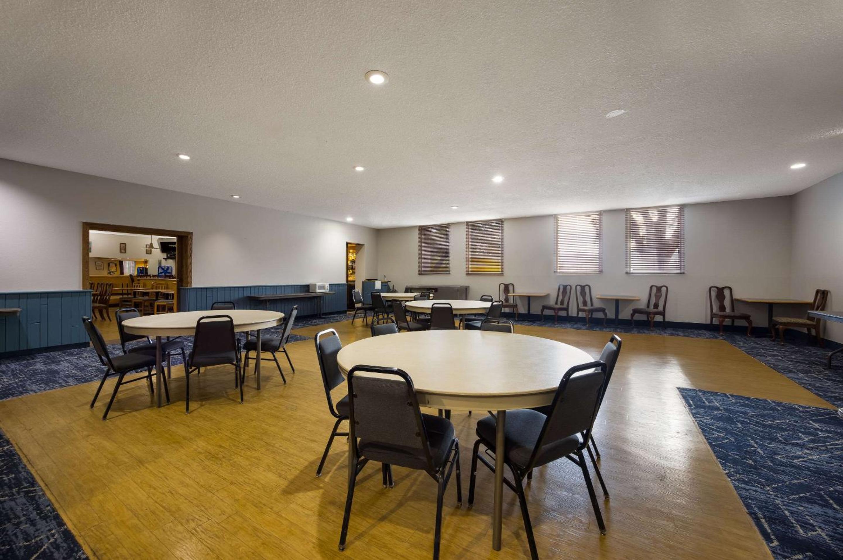 Canon City Vacations - Suburban Studios Canon City - Property Image 10