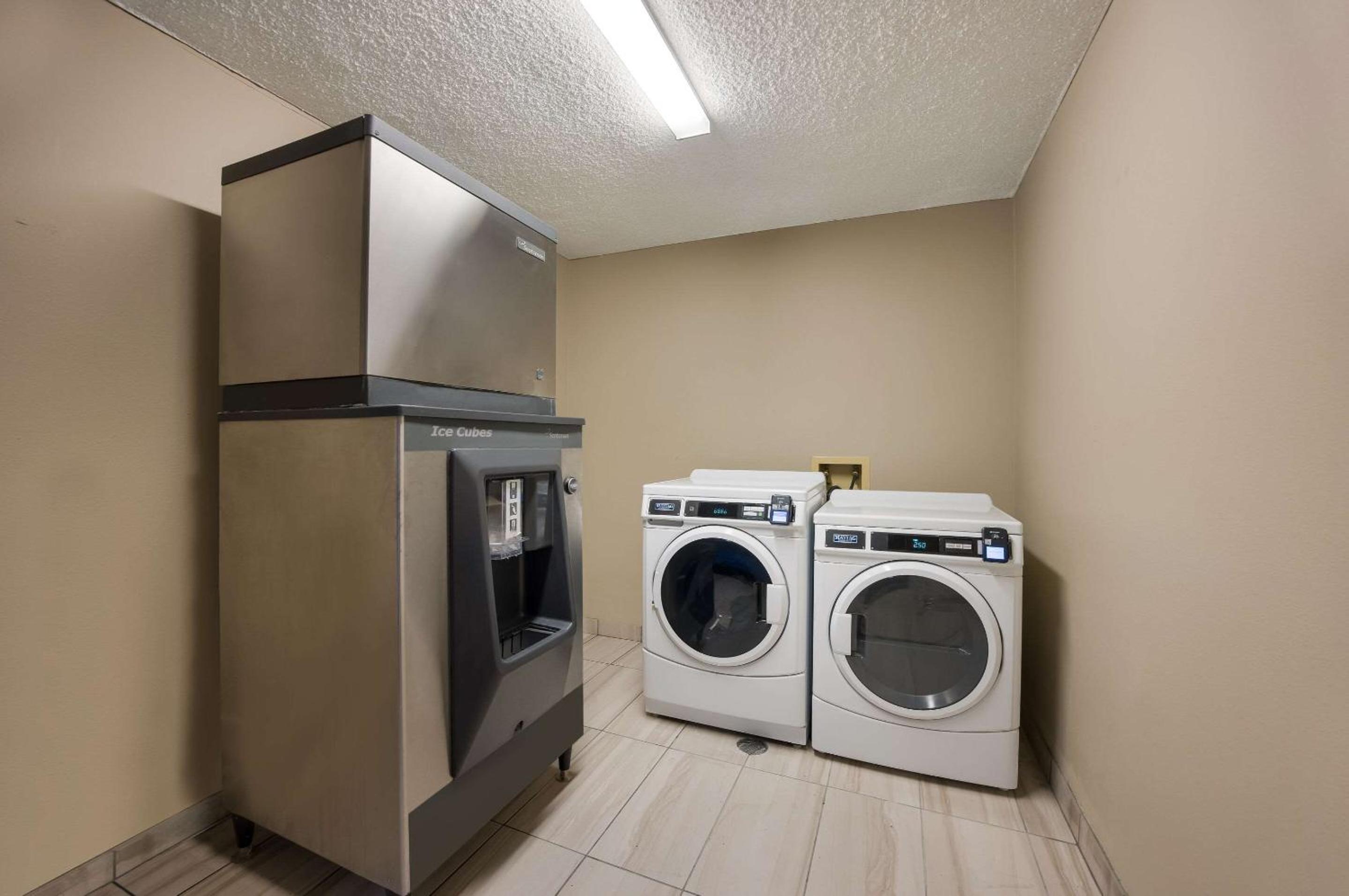 Canon City Vacations - Suburban Studios Canon City - Property Image 5