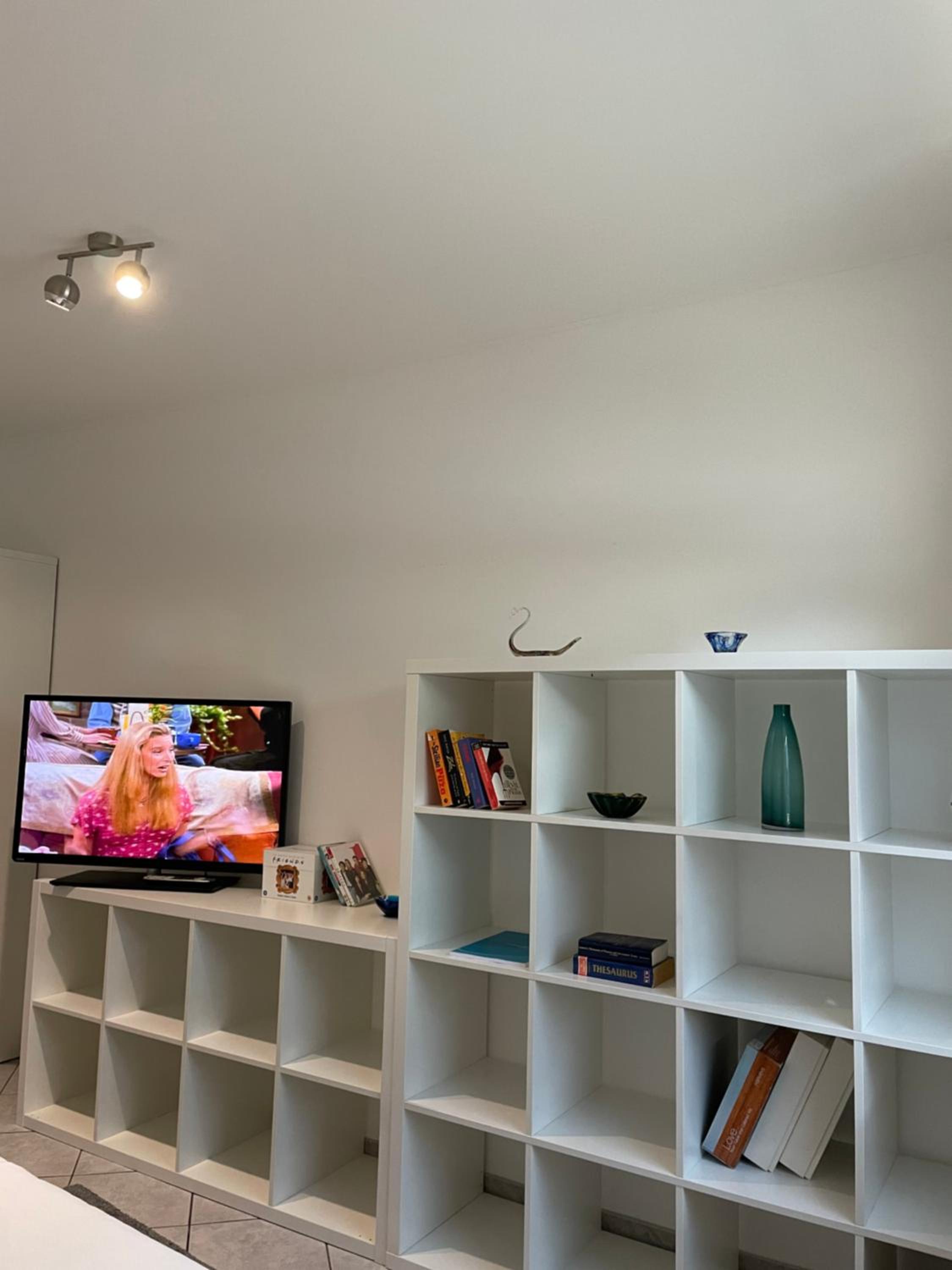 Large Room in Schuttrange Free Parking 10mins to Airport Excellent Customer Services
