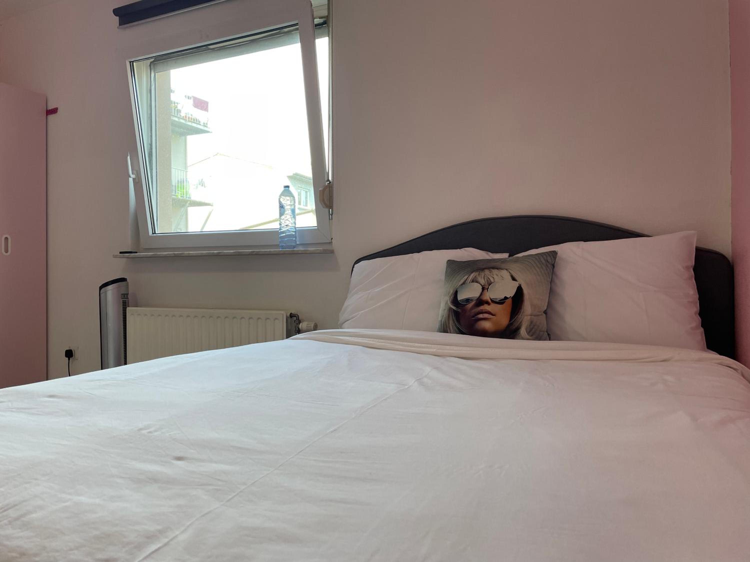 Large Room in Schuttrange Free Parking 10mins to Airport Excellent Customer Services