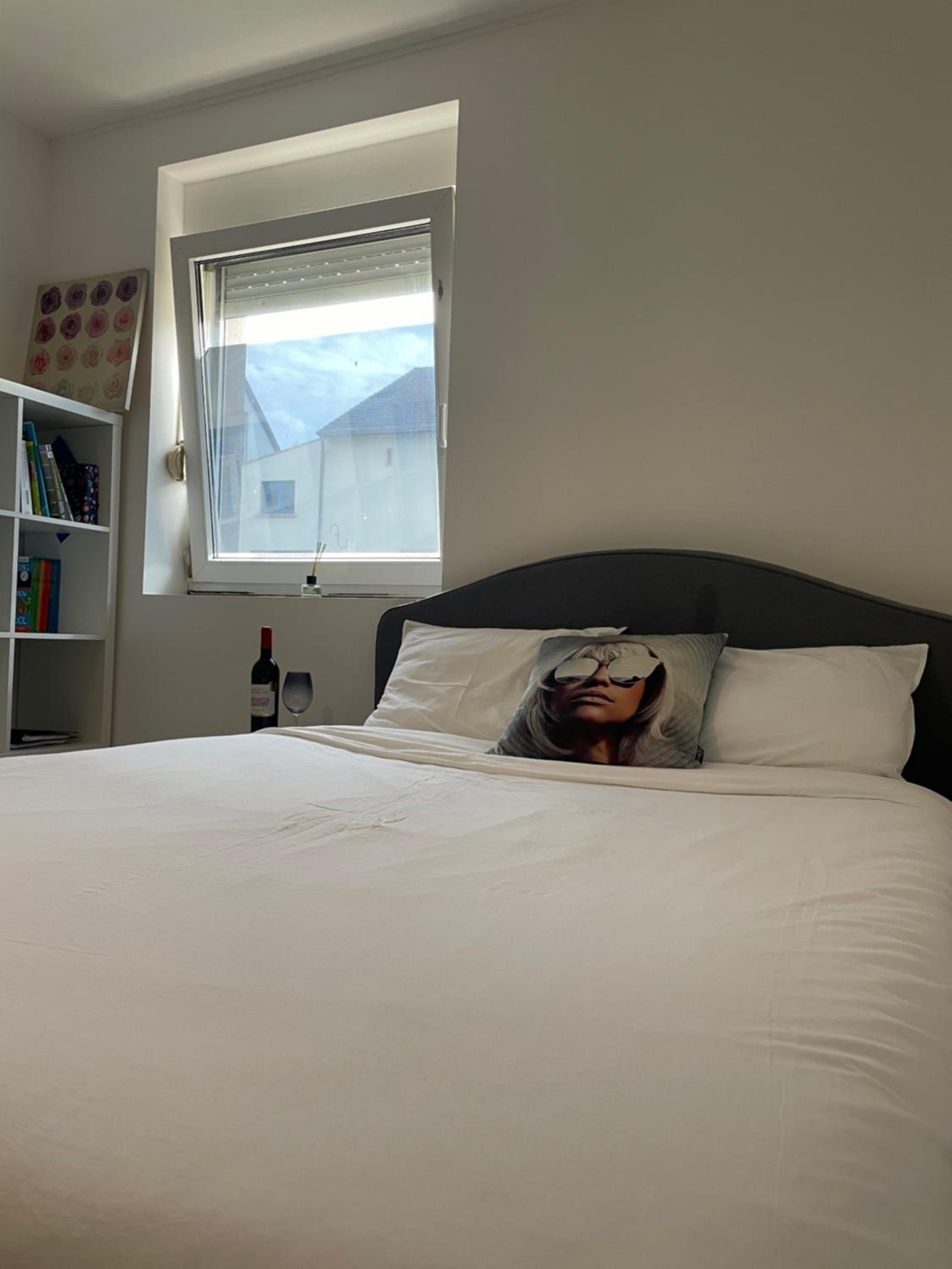 Large Room in Schuttrange Free Parking 10mins to Airport Excellent Customer Services