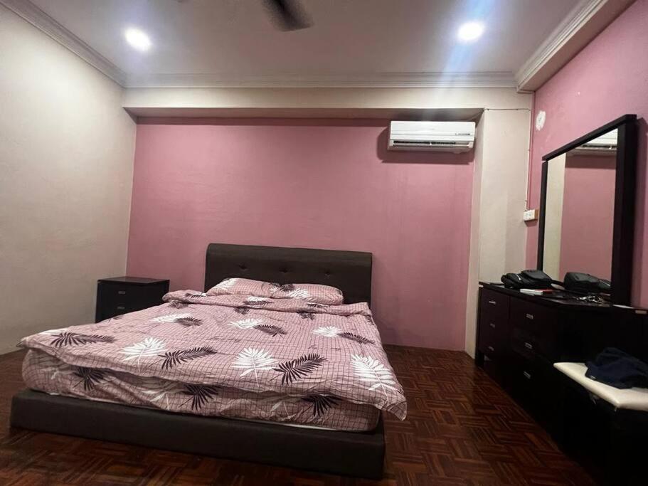 Floridale Mickey Condo In Kuching photo 4