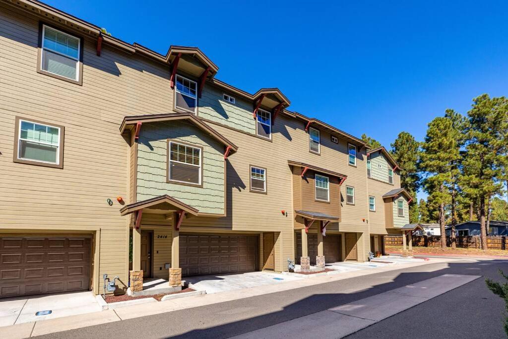 Luxury Home Downtown NAU Route 66 Snowbowl view 2