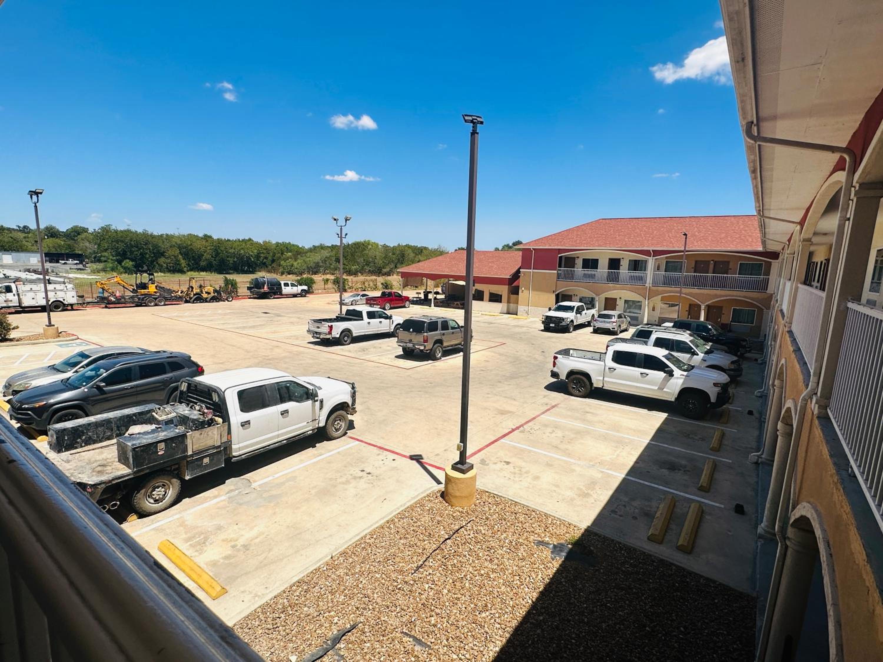 Executive Inn & Suites