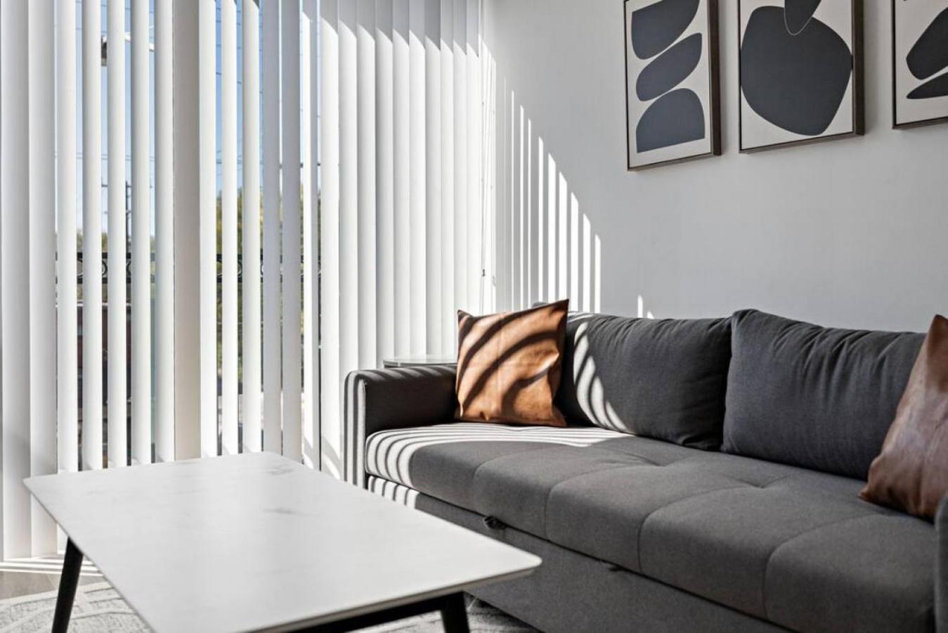 3 Miles to Downtown Broadway Bars - Walk to Coffee from Condo view 2