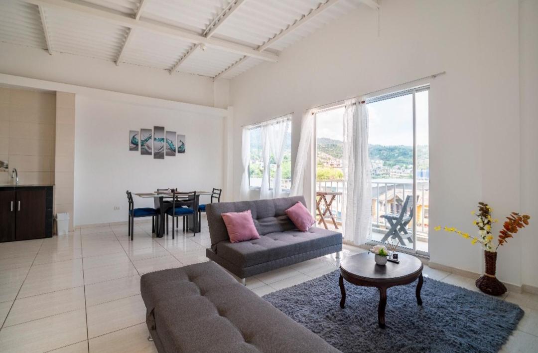 Hotel Hermoso Apartamento en Mesitas de El Colegio - Image 1