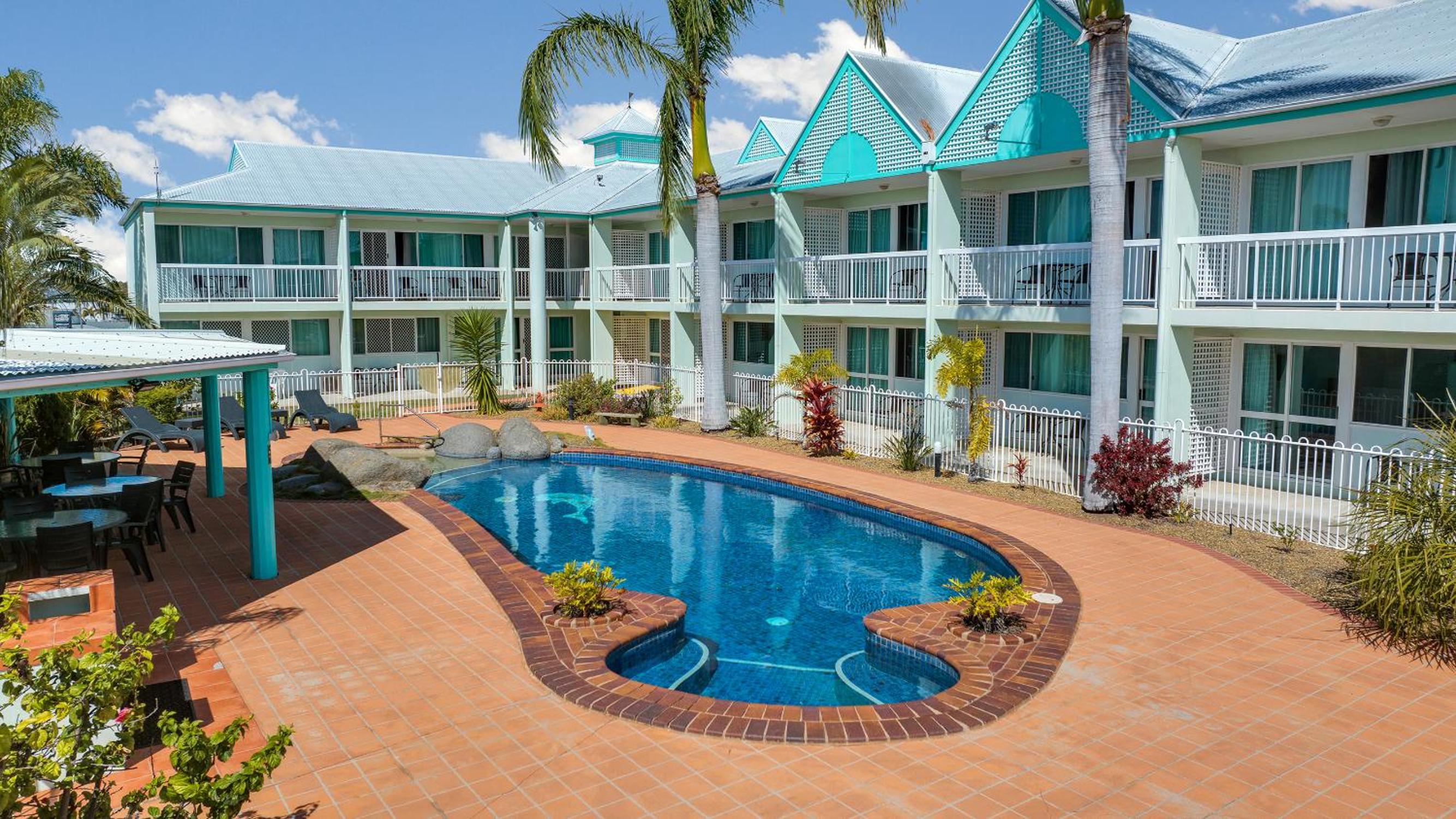 Reef Adventureland Motel