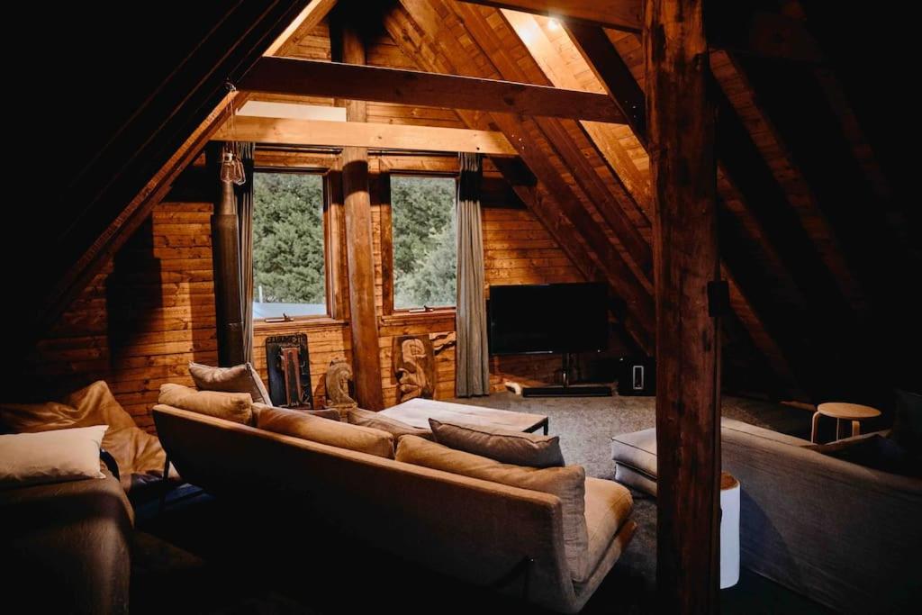 The Maple Lodge - 20 percent off for Black Friday, Nov & Dec dates only
