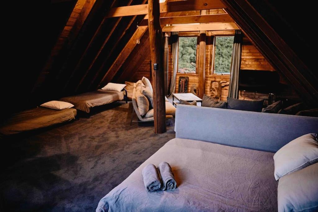 The Maple Lodge - 20 percent off for Black Friday, Nov & Dec dates only
