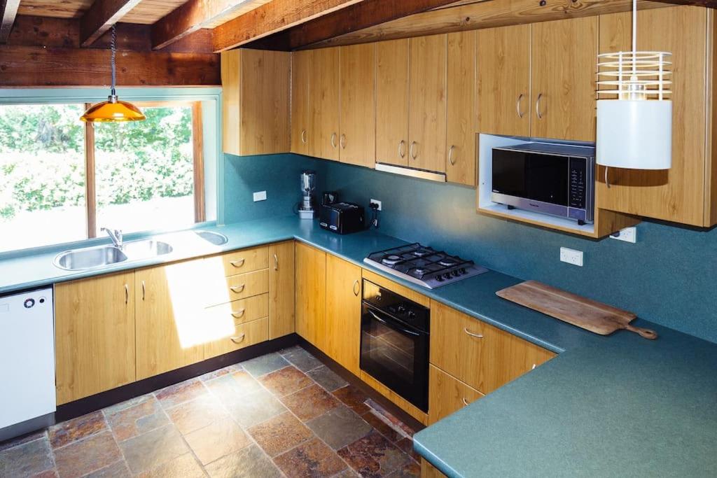 The Maple Lodge - 20 percent off for Black Friday, Nov & Dec dates only