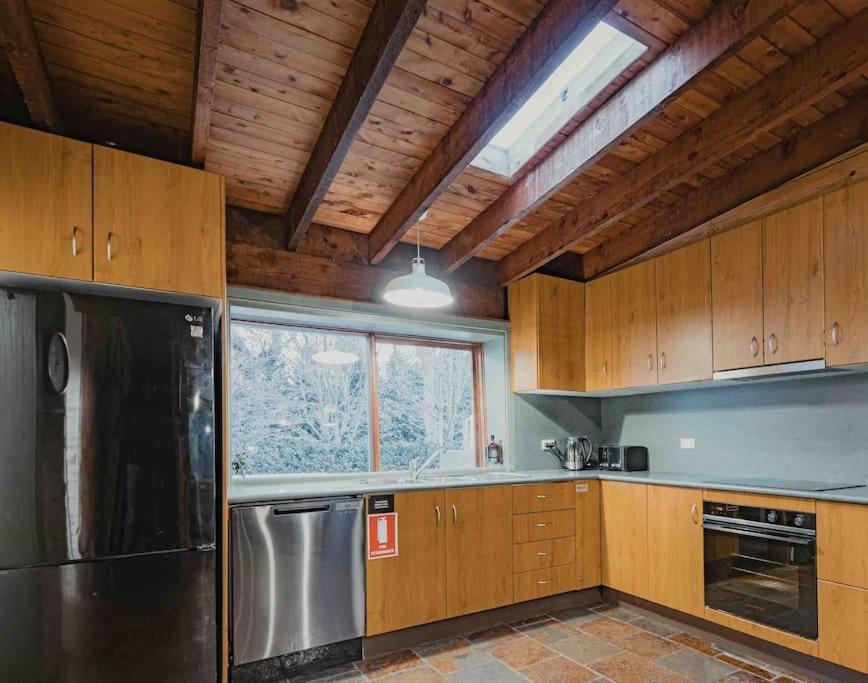 The Maple Lodge - 20 percent off for Black Friday, Nov & Dec dates only