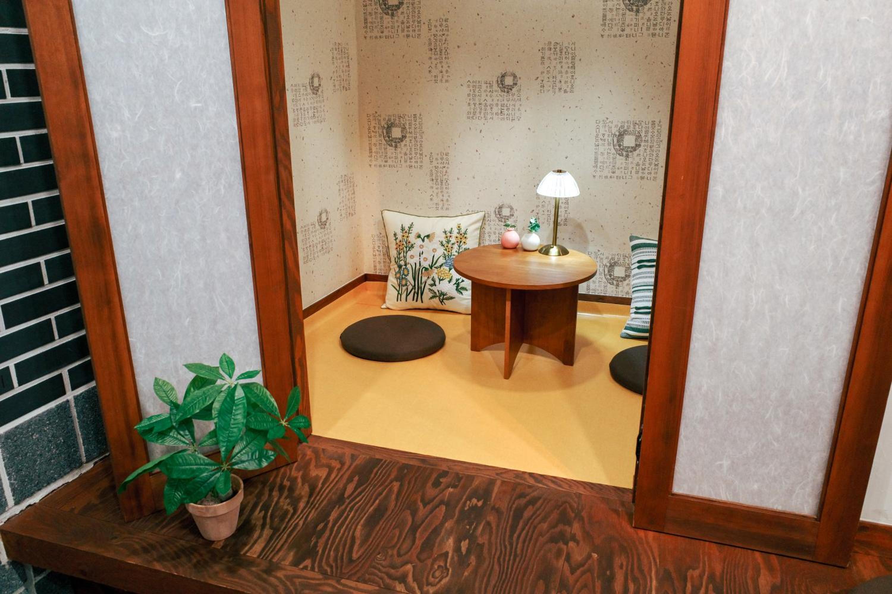 Starria Hostel foreign guest only