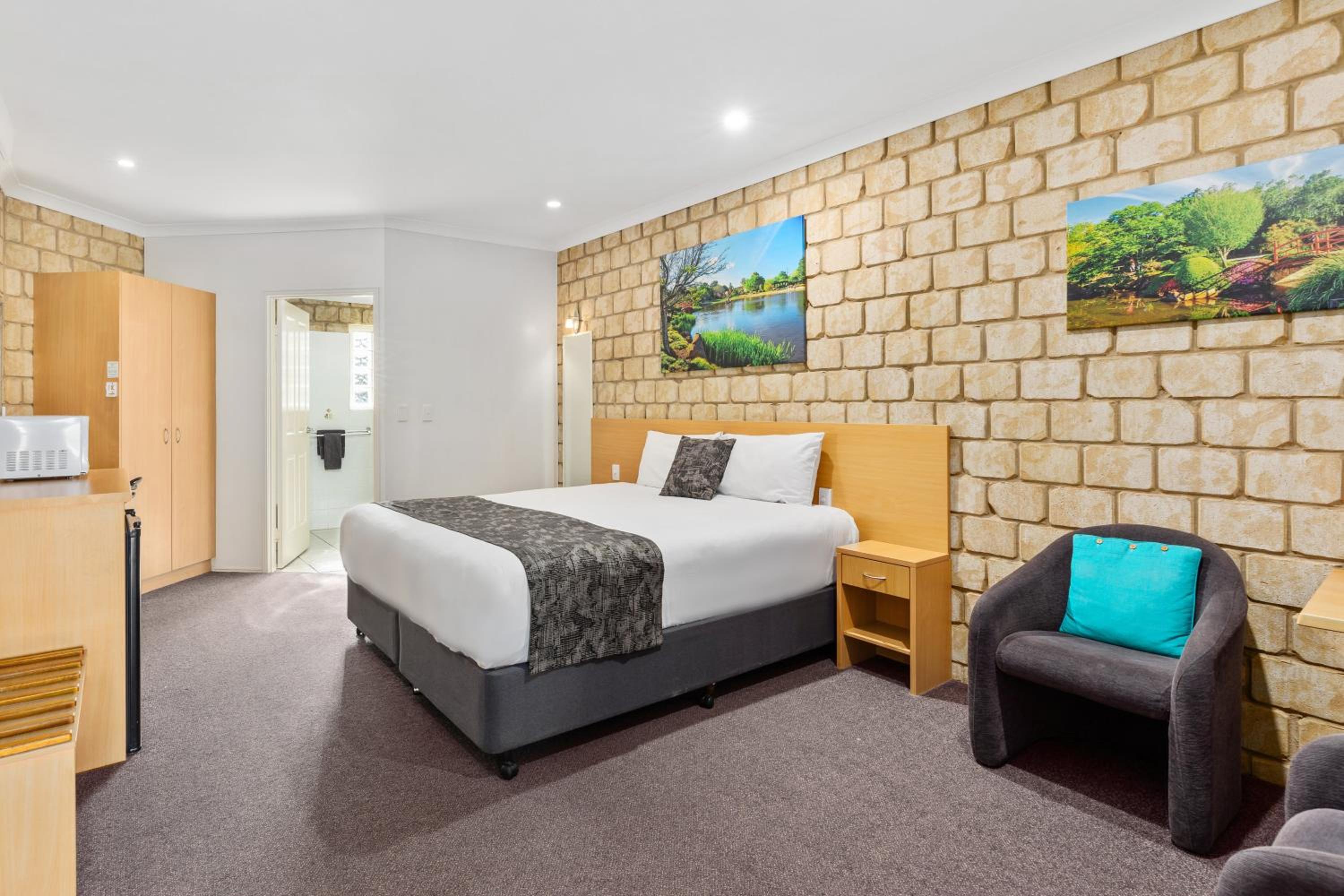Great Divide Motor Inn