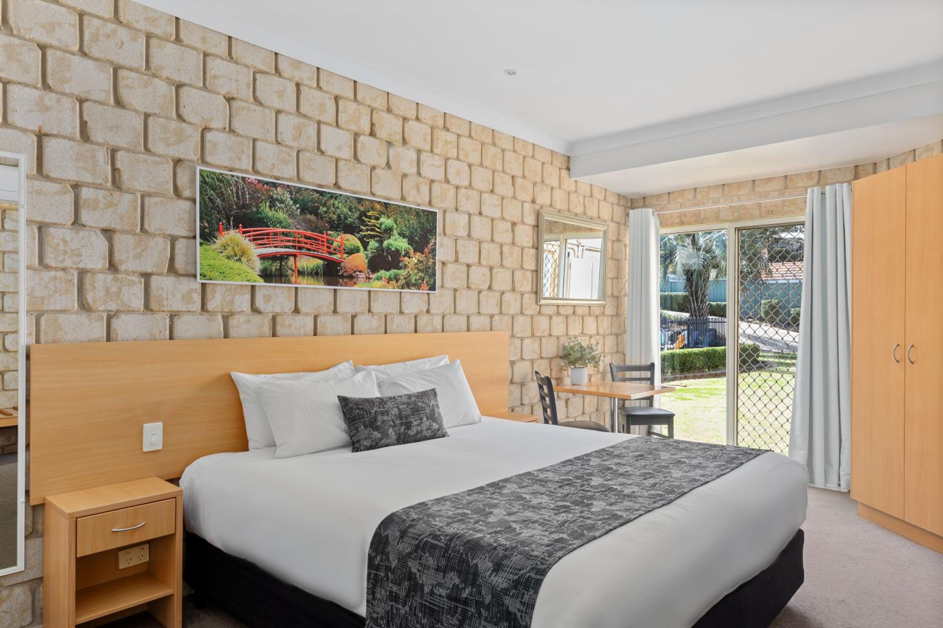 Great Divide Motor Inn