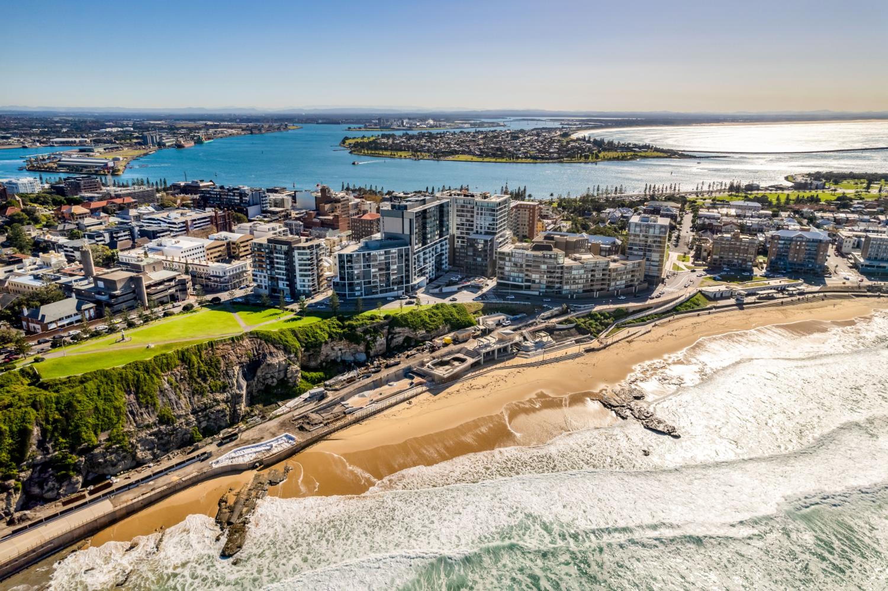 City Snug on Newcastle Beach - Parking Options