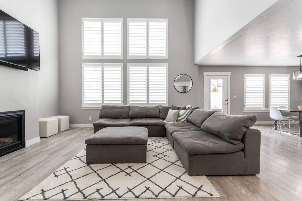 HUGE YARD Centrally Located Beautiful Neighborhood