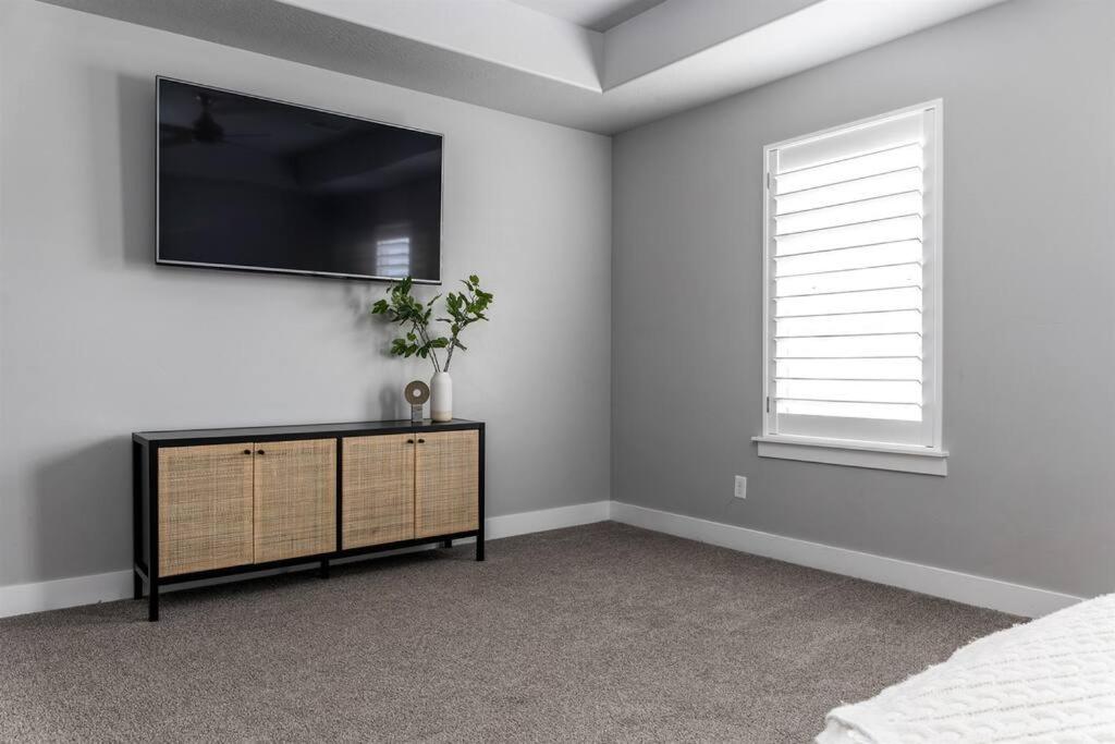 HUGE YARD Centrally Located Beautiful Neighborhood