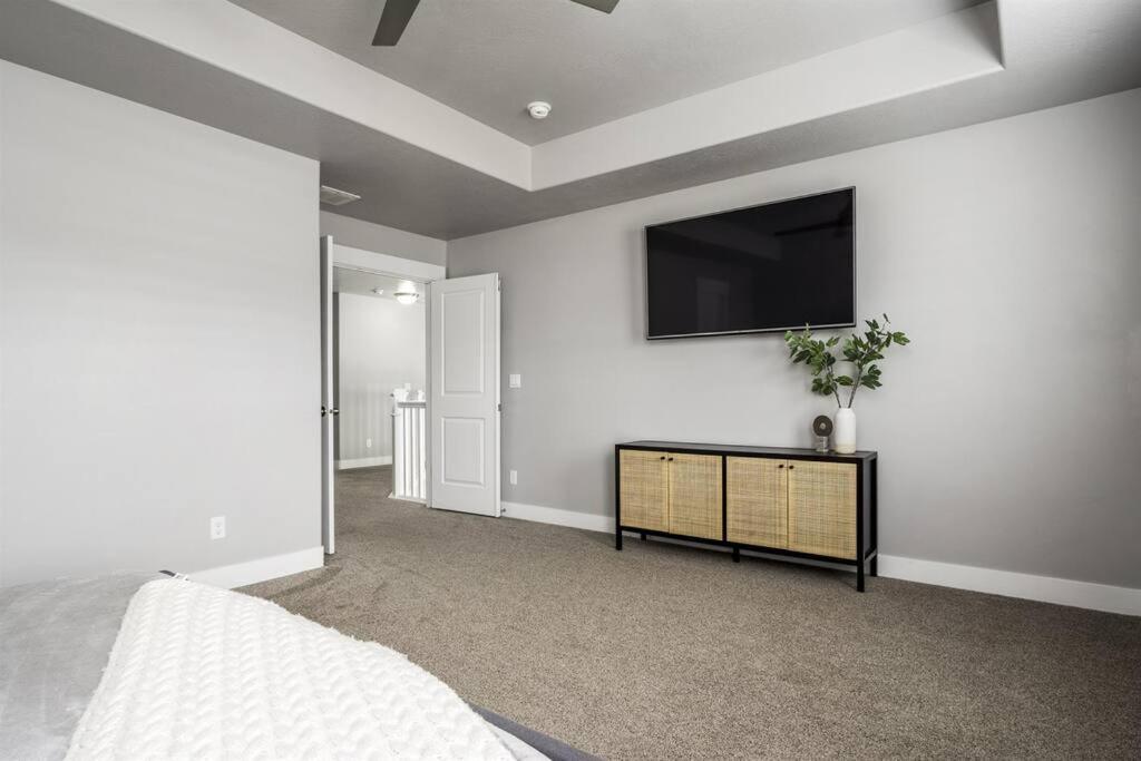 HUGE YARD Centrally Located Beautiful Neighborhood