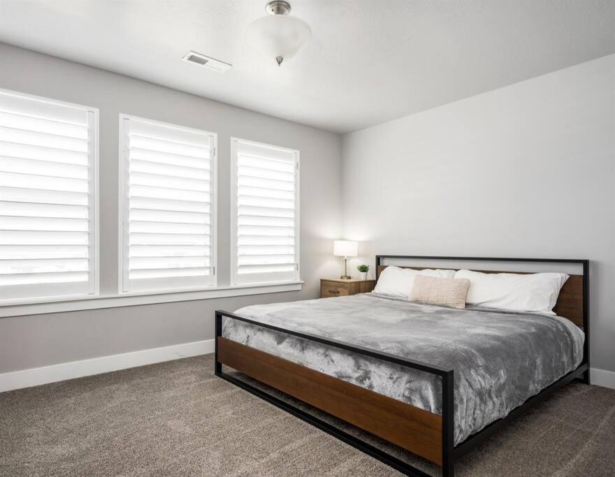 HUGE YARD Centrally Located Beautiful Neighborhood