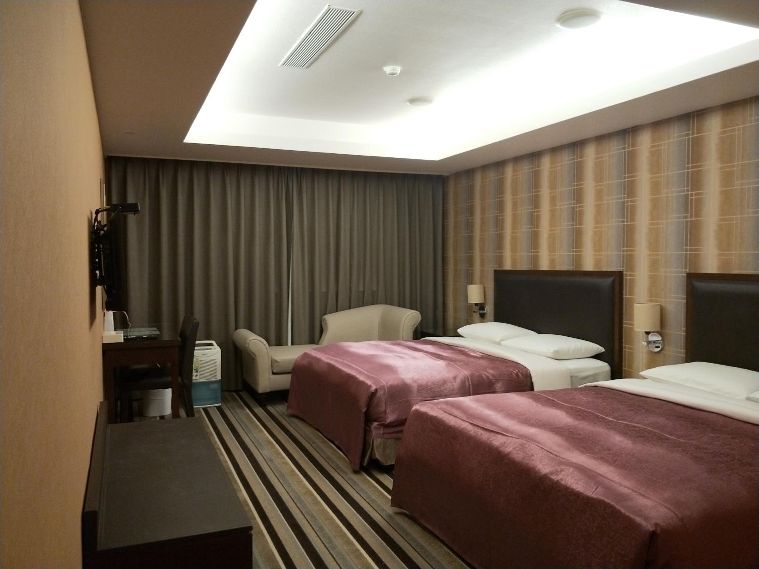 Taoyuan Vacations - Metropolis Hotel - Property Image 3