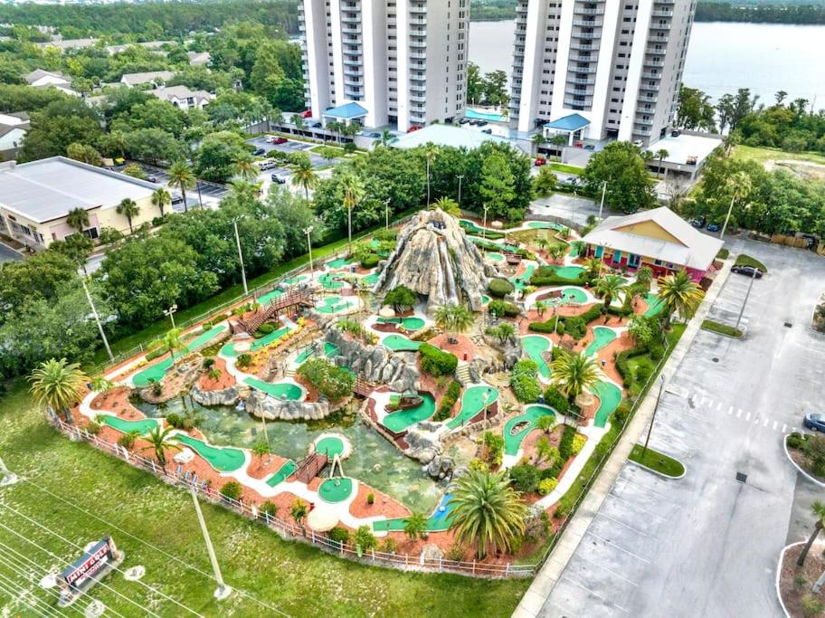 Huge Pool, Sunrise Lakeview 12th floor near Disney