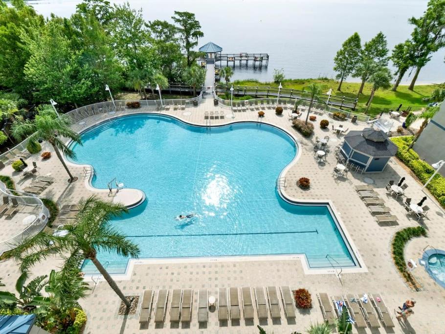 Huge Pool, Sunrise Lakeview 12th floor near Disney