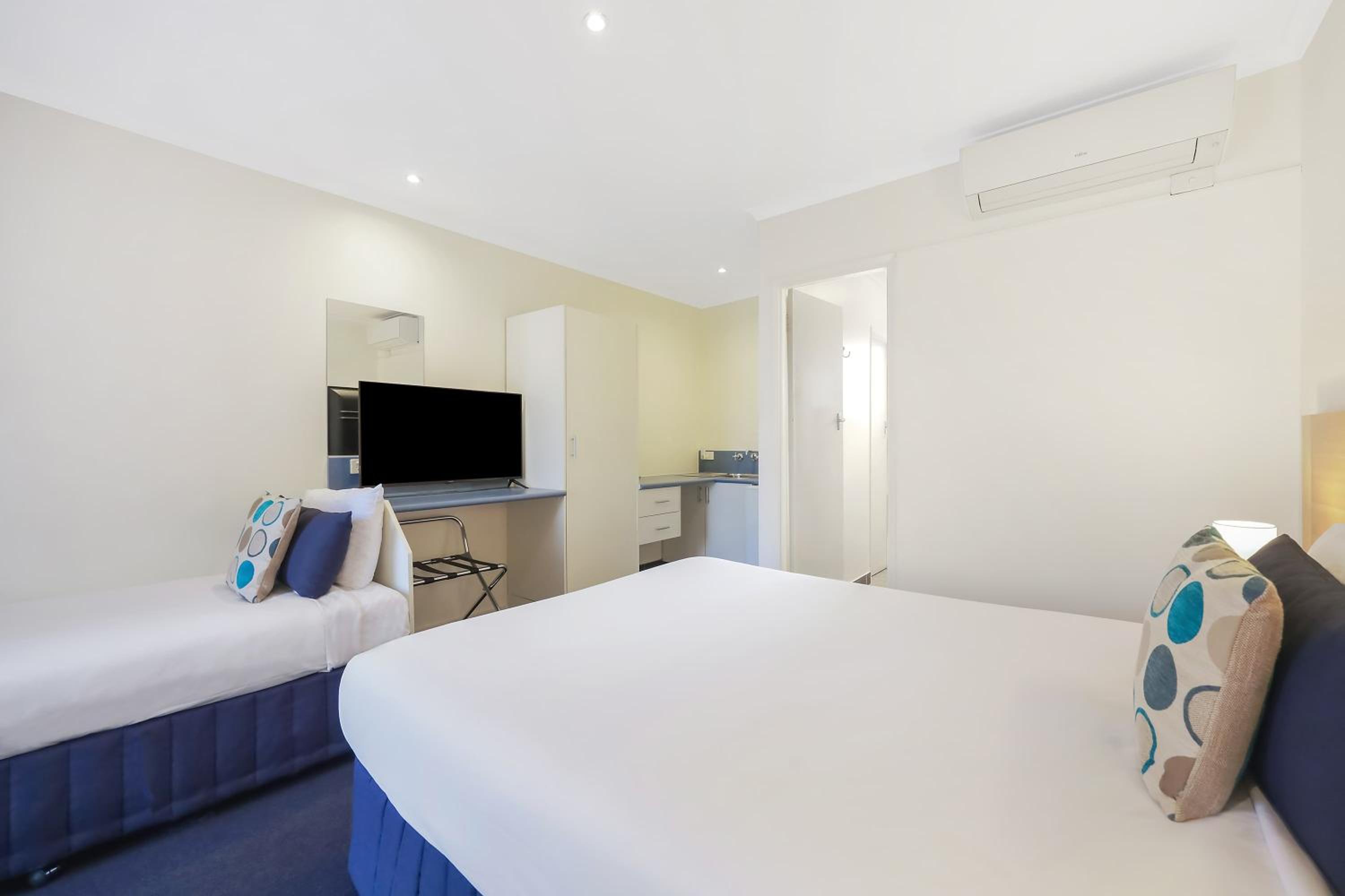 Hamilton Vacations - Hamilton Townhouse Motel - Property Image 8