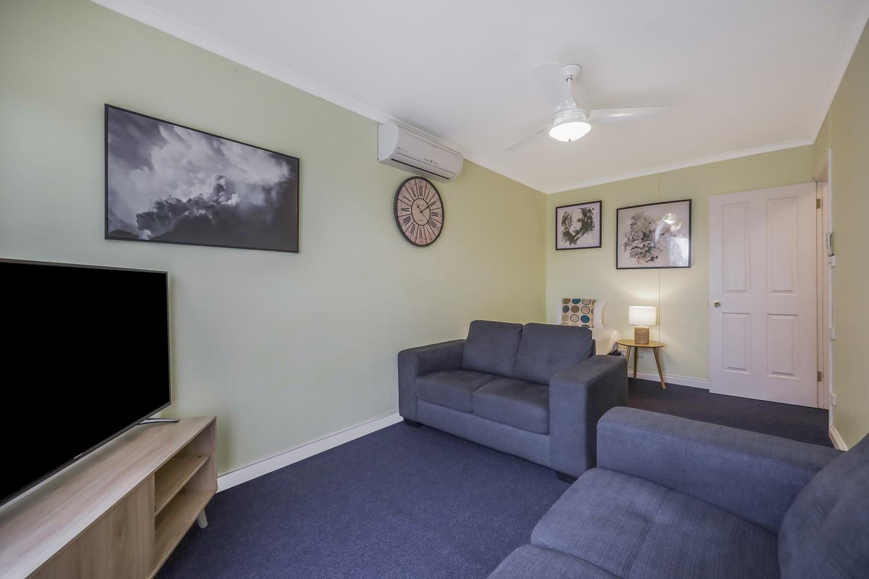 Hamilton Vacations - Hamilton Townhouse Motel - Property Image 13