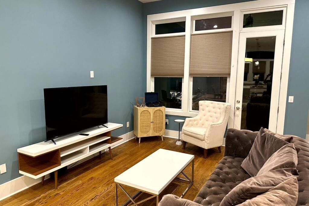 THE PAINTED MUSE I Stylish 3BR with Rooftop Hot Tub in East Nashville view 2