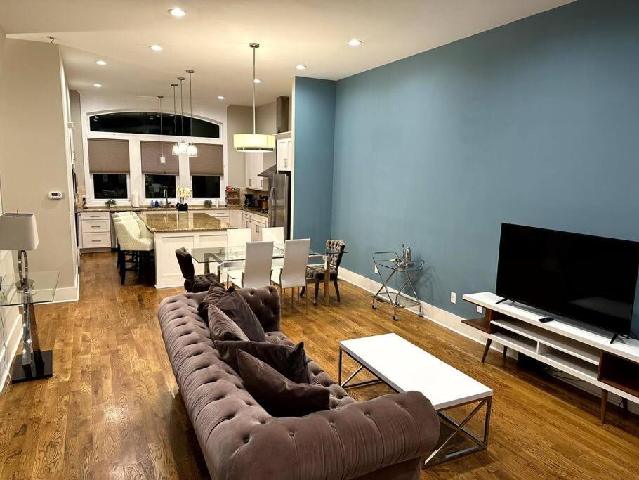 THE PAINTED MUSE I Stylish 3BR with Rooftop Hot Tub in East Nashville view 5