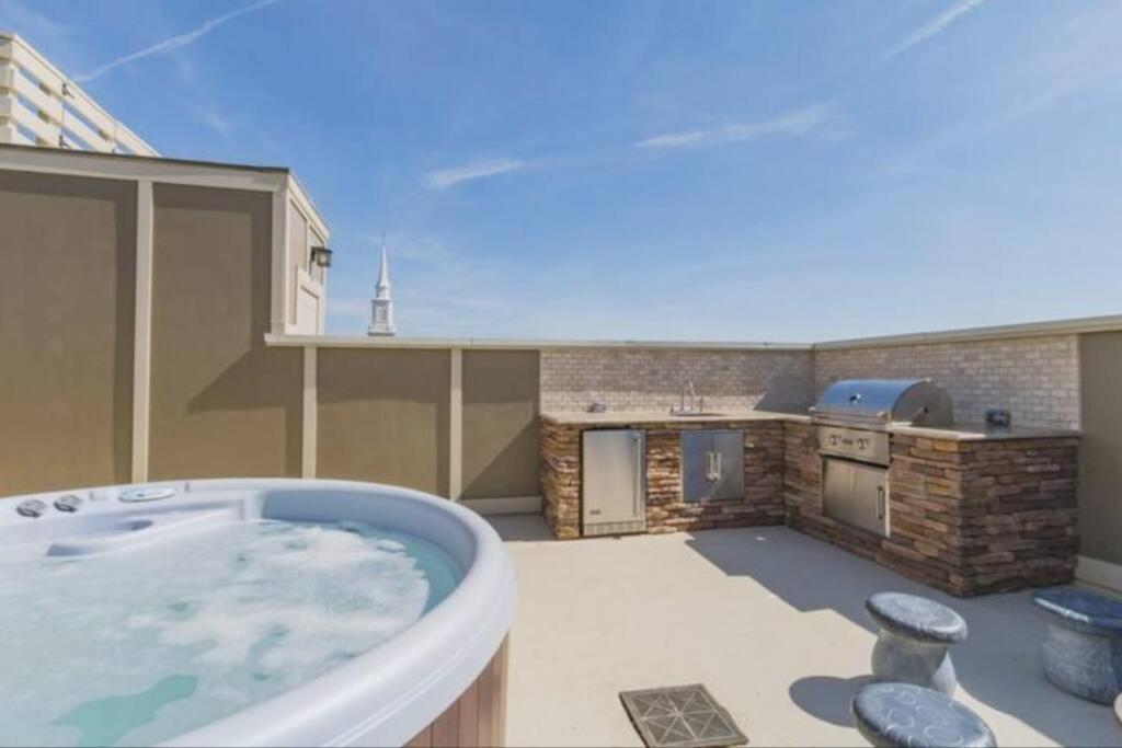 THE PAINTED MUSE I Stylish 3BR with Rooftop Hot Tub in East Nashville view 3