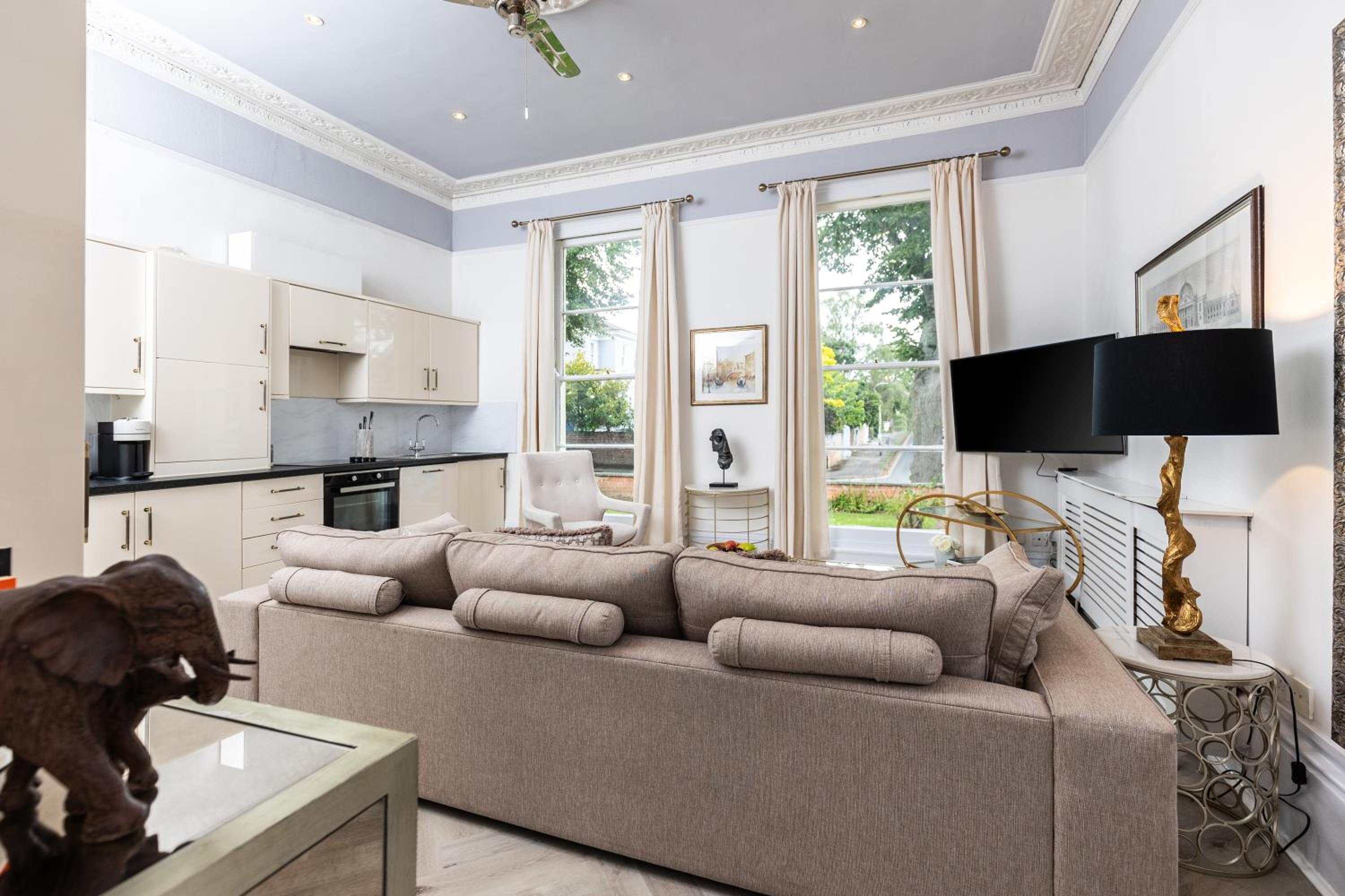 10 Sydenham - By Luxury Apartments view 2
