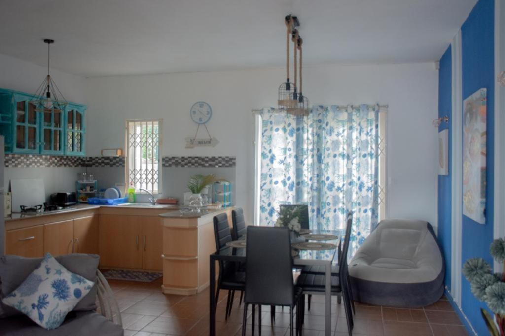 Ocean Blue By Oasis Holidays view 3