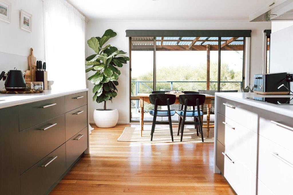 Omaru Beach House